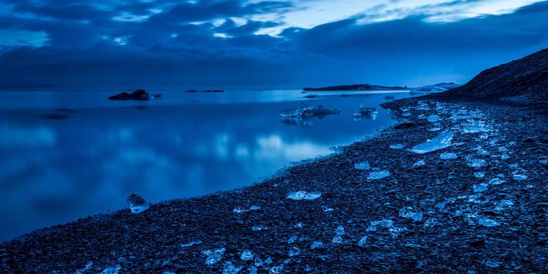 智能照明新篇章：雷朋LED镜片如何通过智能调光技术缓解数码视觉疲劳