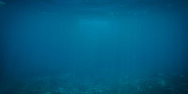 智能照明新纪元：深度剖析雷朋LED镜片的蓝光过滤效能与全天候数码护眼策略