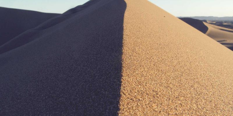 雷朋LED智能调光镜片：为法庭书记员与文书工作者打造的室内照明抗疲劳解决方案