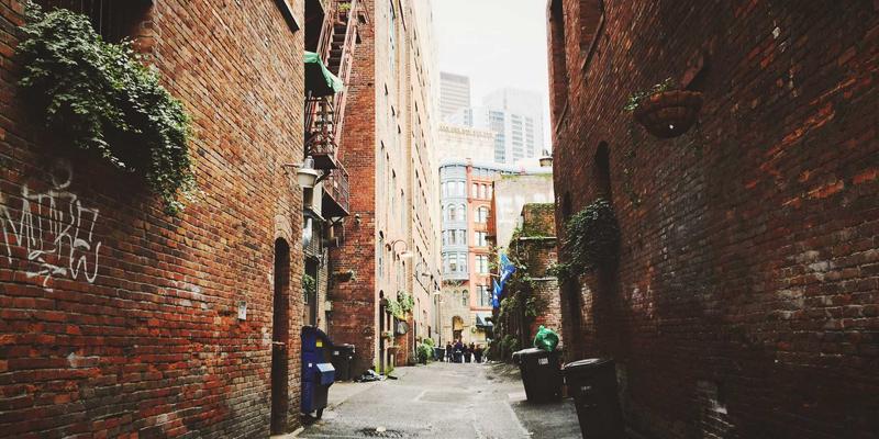 雷朋LED镜片材料科学：如何实现轻量化与高透光性的完美平衡